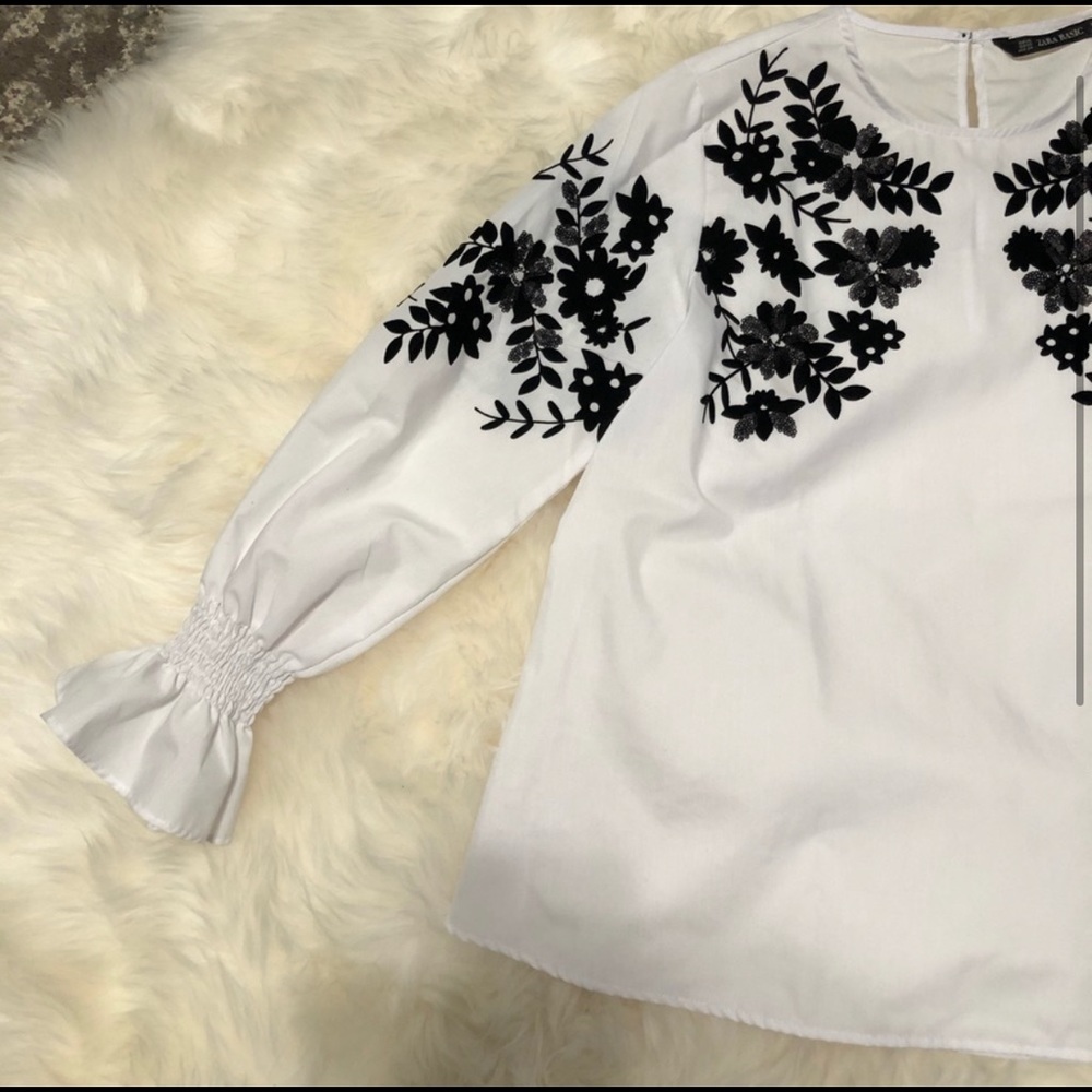 Zara-white bell sleeves white shirt with black sequin & velvet embroidery xs NWT - Picture 2 of 7